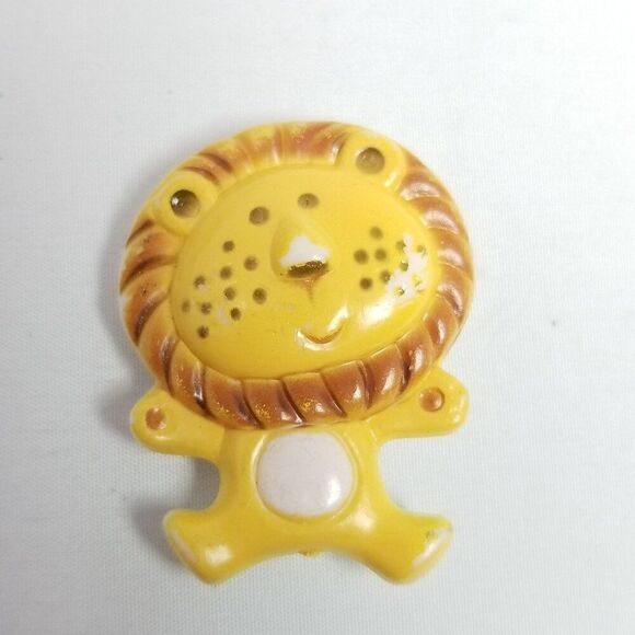 Vintage Cute Yellow Lion Brooch, Plastic Retro Lapel Pin, Made in Hong Kong - Picture 6 of 7